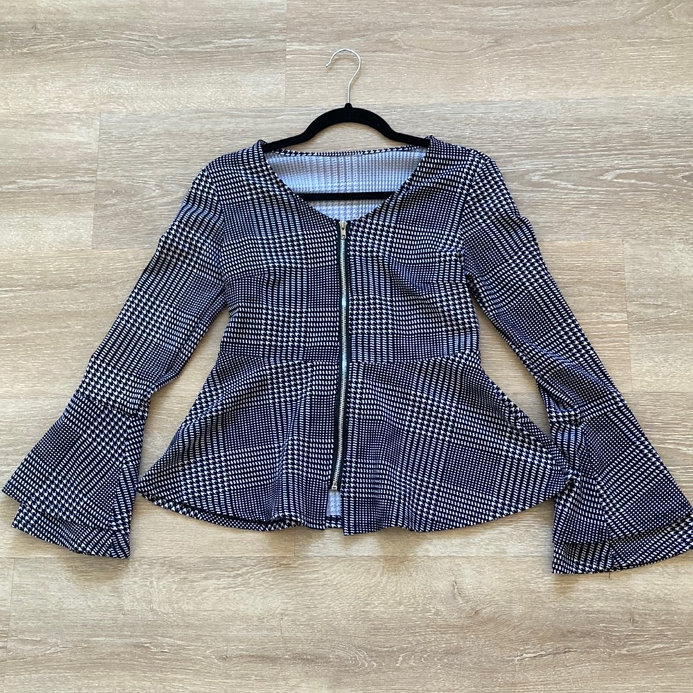 Black & white houndstooth plaid zip up peplum top w/ flare sleeves